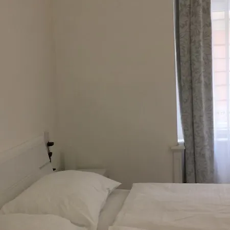 Reznicka 3 Apartamento Praga